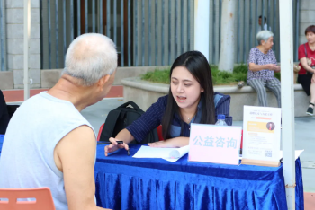 五美律师应邀开展多场重阳节公益普法活动