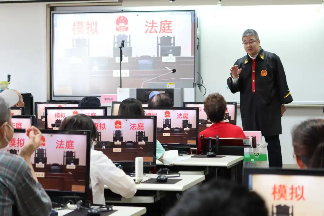 模拟法庭进校园，沉浸普法促和谐